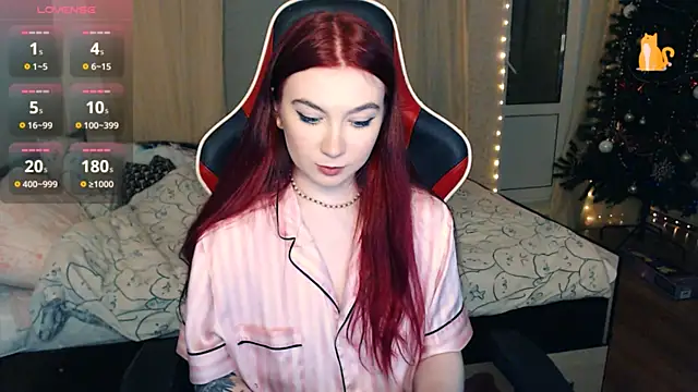 Snapshot of Cute_lina chatting on 12.24.24 Cute lina online show from 12.24.24