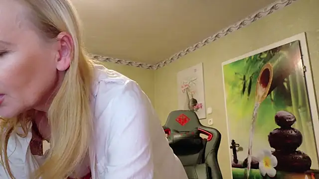 HotLana69 online show from 10.16.25