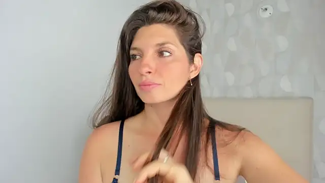 Azahara Amin  online show from 11.10.25