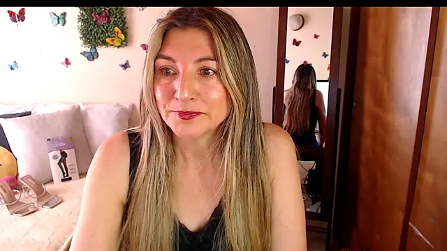 Snapshot of Jolie-Mature chatting on 06.22.26 Jolie-Mature online show from 06.22.26
