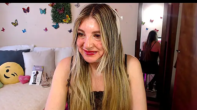 Snapshot of Jolie-Mature chatting on 06.23.26 Jolie-Mature online show from 06.23.26