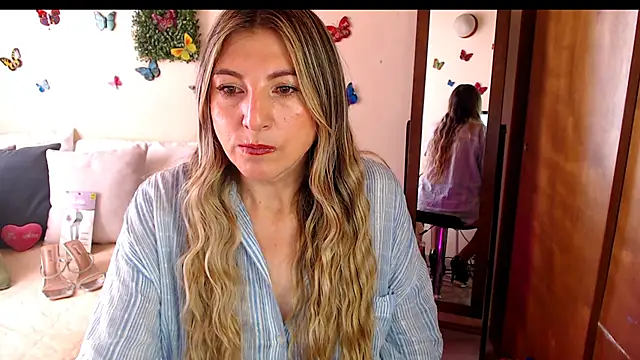 Snapshot of Jolie-Mature chatting on 06.24.26 Jolie-Mature online show from 06.24.26