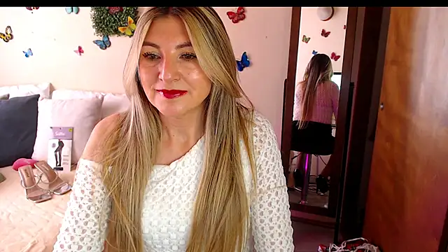Snapshot of Jolie-Mature chatting on 06.25.26 Jolie-Mature online show from 06.25.26