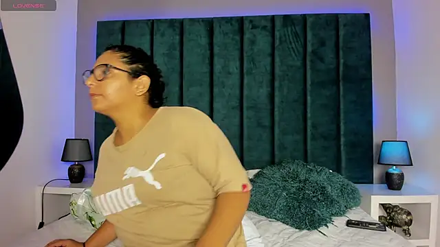 DanielleEvans  online show from 12.03.25