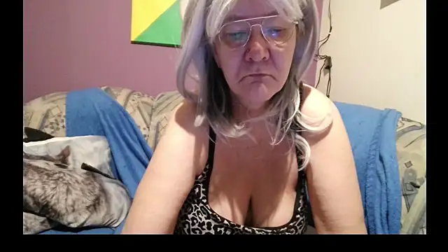 Snapshot of milfchantal4 chatting on 01.24.25 milfchantal4 online show from 01.24.25