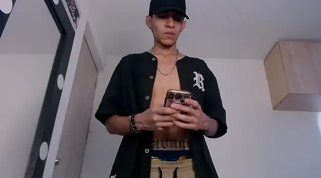 Snapshot of Samuel_Suarez chatting on 12.05.24 Samuel Suarez online show from 12.05.24