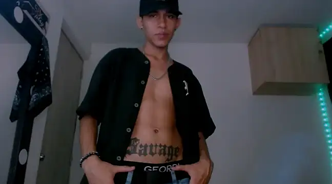 Snapshot of Samuel_Suarez chatting on 01.22.25 Samuel Suarez online show from 01.22.25