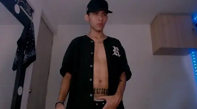 Snapshot of Samuel_Suarez chatting on 01.25.25 Samuel Suarez online show from 01.25.25