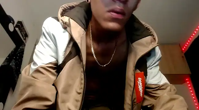 Snapshot of Samuel_Suarez chatting on 02.15.25 Samuel Suarez online show from 02.15.25