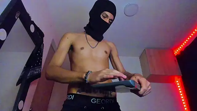 Snapshot of Samuel_Suarez chatting on 03.22.25 Samuel Suarez online show from 03.22.25