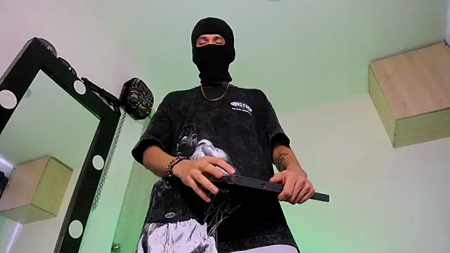 Snapshot of Samuel_Suarez chatting on 09.17.25 Samuel Suarez online show from 09.17.25