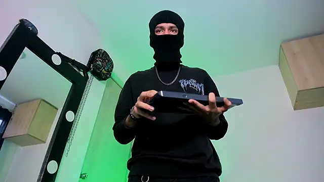 Snapshot of Samuel_Suarez chatting on 09.21.25 Samuel Suarez online show from 09.21.25