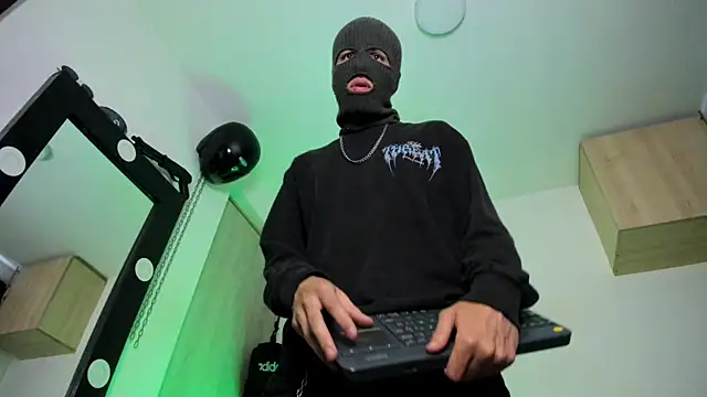 Snapshot of Samuel_Suarez chatting on 09.29.25 Samuel Suarez online show from 09.29.25