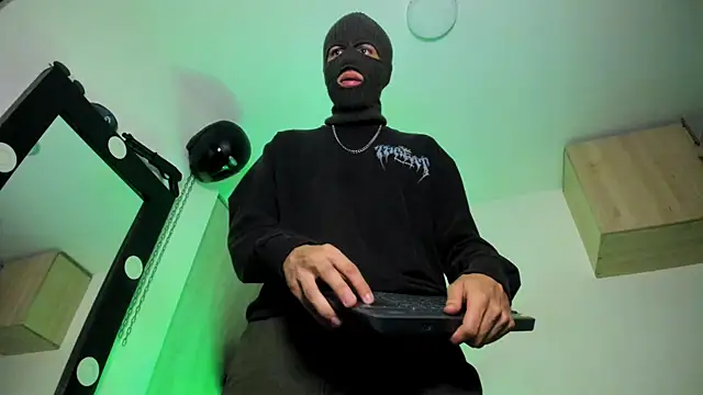 Snapshot of Samuel_Suarez chatting on 10.01.25 Samuel Suarez online show from 10.01.25