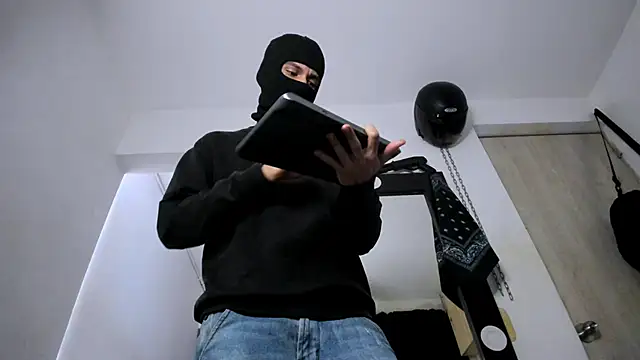 Snapshot of Samuel_Suarez chatting on 10.05.25 Samuel Suarez online show from 10.05.25