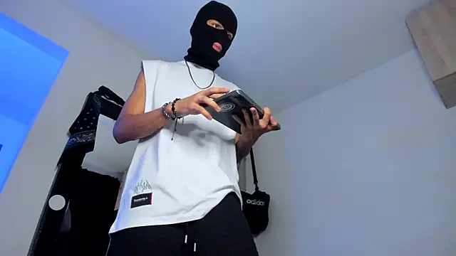 Snapshot of Samuel_Suarez chatting on 11.08.25 Samuel Suarez online show from 11.08.25