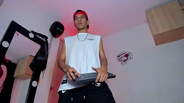 Snapshot of Samuel_Suarez chatting on 01.08.26 Samuel Suarez online show from 01.08.26