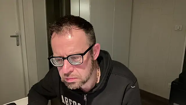 Snapshot of FABIOGLASSES chatting on 02.09.25 FABIOGLASSES online show from 02.09.25