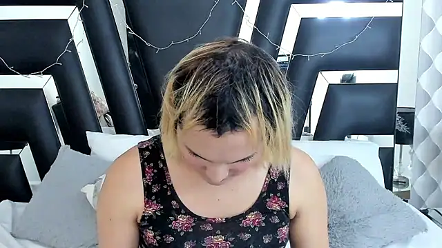 Snapshot of katya_kozlov chatting on 03.02.25 katya kozlov online show from 03.02.25