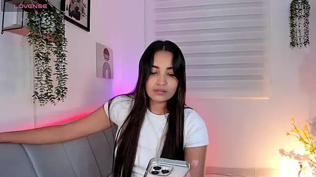 aisha es online show from 02.06.26