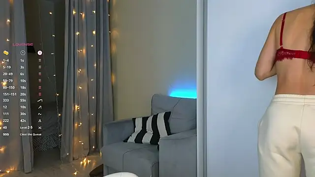 mo1ly online show from 12.23.24