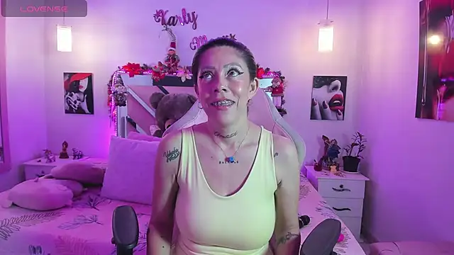 Snapshot of Karly_moon chatting on 11.30.25 Karly moon online show from 11.30.25