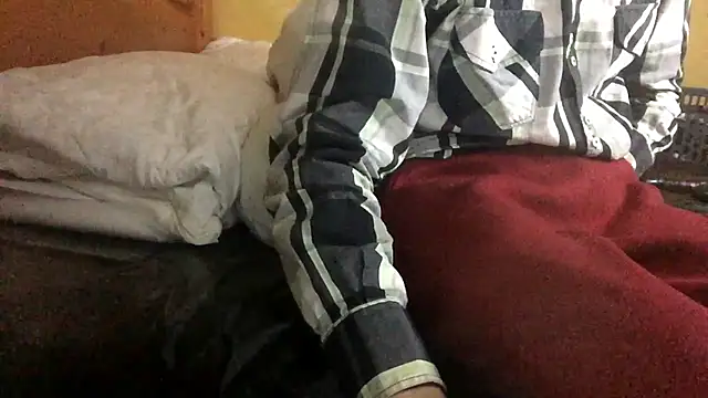 Snapshot of ThatGuyNextDoor1992 chatting on 02.25.25 ThatGuyNextDoor1992 online show from 02.25.25