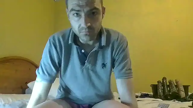 Snapshot of ThatGuyNextDoor1992 chatting on 03.04.25 ThatGuyNextDoor1992 online show from 03.04.25