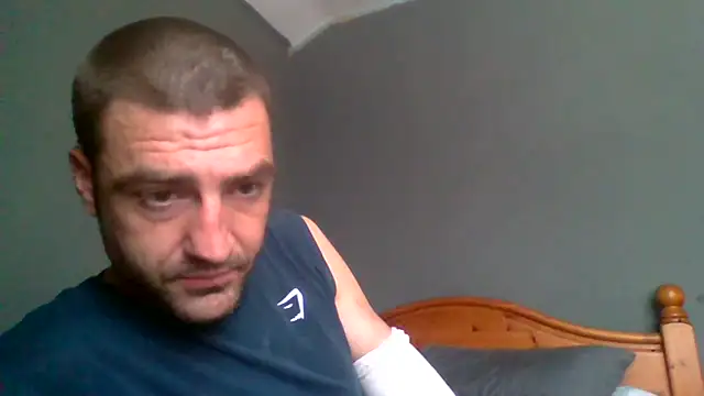 Snapshot of ThatGuyNextDoor1992 chatting on 09.18.25 ThatGuyNextDoor1992 online show from 09.18.25