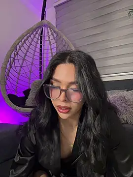 Samantha Bernardo online show from 04.17.26