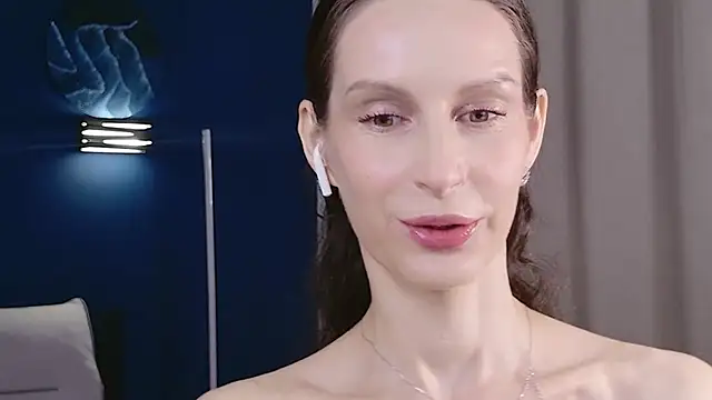 Mila Anders online show from 04.03.26