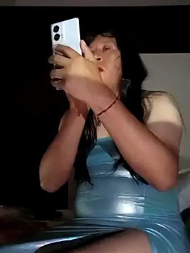 Snapshot of karlaalva chatting on 10.27.25 karlaalva online show from 10.27.25