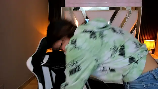 Linda4Petite online show from 02.22.26