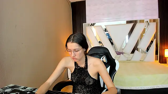 Linda4Petite online show from 03.09.26