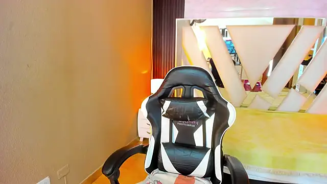 Linda4Petite online show from 04.01.26