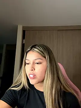 lunablossom  online show from 01.08.26