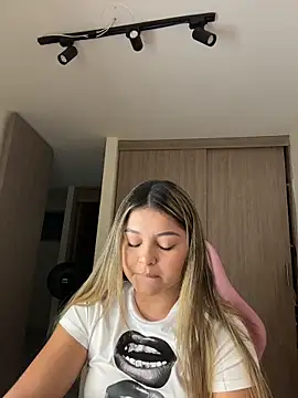 lunablossom  online show from 03.25.26