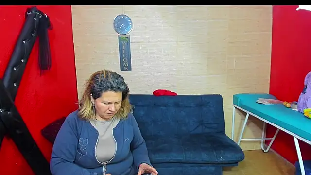 lesbiancuple online show from 10.28.25