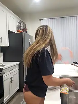 Snapshot of AriannaPena chatting on 03.10.25 AriannaPena online show from 03.10.25