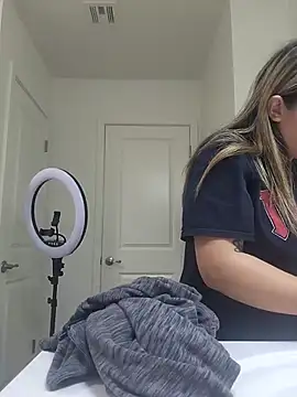 Snapshot of AriannaPena chatting on 03.19.25 AriannaPena online show from 03.19.25