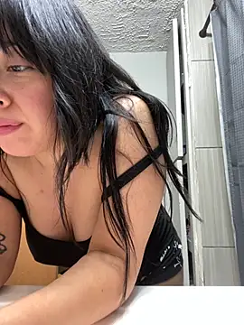 Snapshot of AriannaPena chatting on 09.13.25 AriannaPena online show from 09.13.25