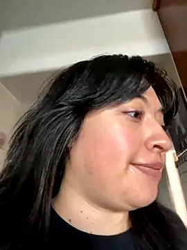 Snapshot of AriannaPena chatting on 10.03.25 AriannaPena online show from 10.03.25