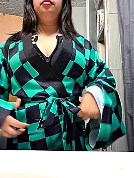 Snapshot of AriannaPena chatting on 10.19.25 AriannaPena online show from 10.19.25