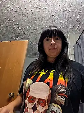 Snapshot of AriannaPena chatting on 10.30.25 AriannaPena online show from 10.30.25