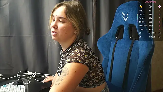 Snapshot of Sandra_SW_ chatting on 04.09.26 Sandra SW online show from 04.09.26