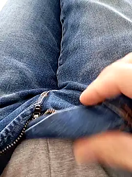 Snapshot of mickzizi chatting on 02.04.25 mickzizi online show from 02.04.25