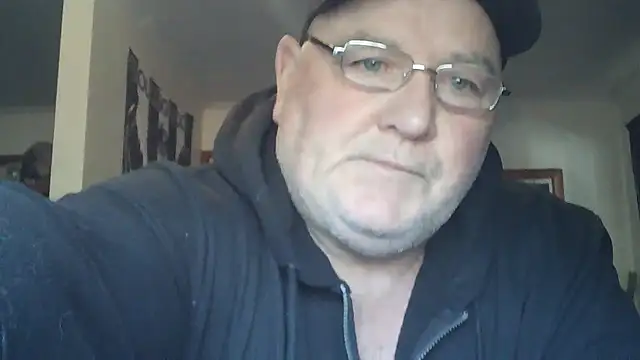 Snapshot of HOTANAL chatting on 10.10.25 HOTANAL online show from 10.10.25