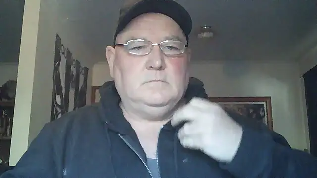 Snapshot of HOTANAL chatting on 10.12.25 HOTANAL online show from 10.12.25