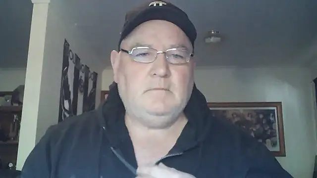 Snapshot of HOTANAL chatting on 10.17.25 HOTANAL online show from 10.17.25