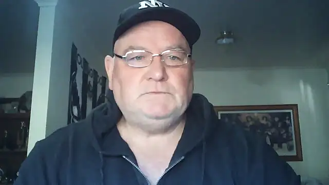 Snapshot of HOTANAL chatting on 11.12.25 HOTANAL online show from 11.12.25